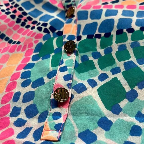 Beautiful Lilly Pulitzer Elsa Silk Blouse Tile Wave Mosaic Women’s Medium - Picture 11 of 13
